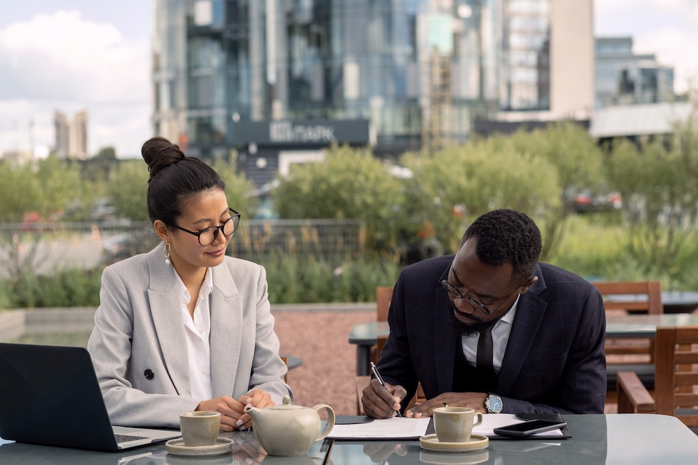 Les contrats d'affaires : un outil indispensable pour sécuriser vos transactions